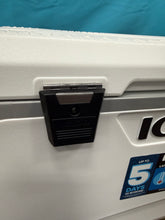 Igloo Latitude 137 Cans 90 Quart Rolling Cooler - White: Polyethylene, Tow Handle! (Brand New)