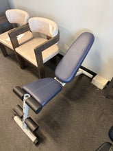 REEBOK ADJUSTABLE WORKOUT BENCH!  (USED) - (WE DO NOT SHIP)