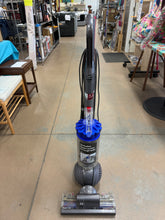 DYSON BALL ANIMAL 2 ORIGIN UPRIGHT VACUUM!! (USED - WORKS GREAT)