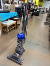 DYSON BALL ANIMAL 2 ORIGIN UPRIGHT VACUUM!! (USED - WORKS GREAT)