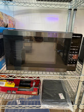 Hamilton Beach 0.9 cu. ft. Countertop Microwave Oven, 900 Watts, Black Stainless Steel! (USED - CLEAN)