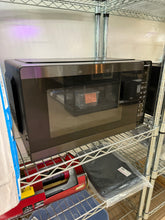 Hamilton Beach 0.9 cu. ft. Countertop Microwave Oven, 900 Watts, Black Stainless Steel! (USED - CLEAN)