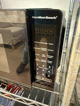 Hamilton Beach 0.9 cu. ft. Countertop Microwave Oven, 900 Watts, Black Stainless Steel! (USED - CLEAN)
