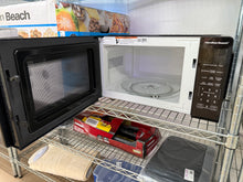 Hamilton Beach 0.9 cu. ft. Countertop Microwave Oven, 900 Watts, Black Stainless Steel! (USED - CLEAN)