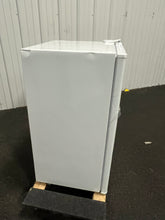 Magic Chef 3.3 cu ft Mini Fridge, White!! NEW(SCRATCHED AND DENTED FROM SHIPPING)!!