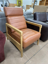 Amada 27.5" Wide Power Standard Recliner! (BRAND NEW - MINOR SHIPPING DEFECT!)