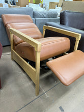 Amada 27.5" Wide Power Standard Recliner! (BRAND NEW - MINOR SHIPPING DEFECT!)