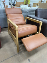 Amada 27.5" Wide Power Standard Recliner! (BRAND NEW - MINOR SHIPPING DEFECT!)
