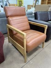 Amada 27.5" Wide Power Standard Recliner! (BRAND NEW - MINOR SHIPPING DEFECT!)