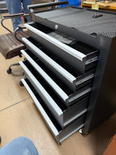 Lockable 5-drawer rolling tool storage chest! (NEW & ASSEMBLED!)