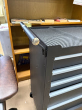 Lockable 5-drawer rolling tool storage chest! (NEW & ASSEMBLED!)