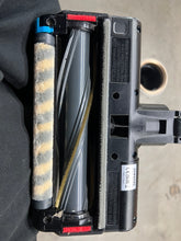 Samsung Bespoke Jet Cordless Stick Vacuum with All-in-One Clean Station!! LIGHTLY USED, VERY CLEAN(TESTED WORKS GREAT!!