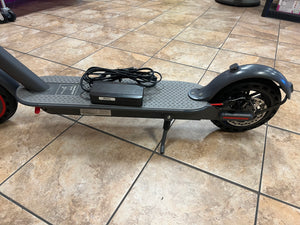 AOVOPRO ES80 350W 8.5” Electric Scooter For Adult and Children, 21 Mile Range!! LIGHTLY USED, VERY CLEAN!!