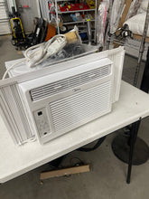 Midea 5,000 BTU 150 Sq ft Window Air Conditioner, WHITE! (NEW)