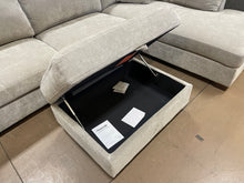 Thomasville Walsen Sectional with Storage Ottoman- new