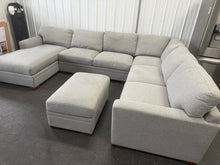 Thomasville Langdon Fabric Sectional with Chaise and Storage Ottoman, Gray!! (DEPARTMENT STORE RETURN! - PHOTOS SHOWNH