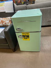 Magic Chef
Retro 3.2 cu. ft. 2-Door Mini Fridge in Mint Green/ new!