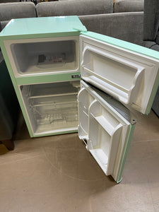 Magic Chef
Retro 3.2 cu. ft. 2-Door Mini Fridge in Mint Green/ new!