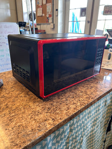 Mainstays 0.7 Cu ft Capacity Countertop Microwave Oven, Red! (NEW OUT OF BOX)