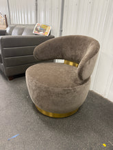 TOV AUSTIN LUXURY SWIVEL ACCENT CHAIR WITH GOLD BASE!! 🔥 (BRAND NEW OUT OF BOX!)