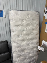 BEAUTYREST 12” BR800 MEDIUM TWIN SIZE MATTRESS!! (BRAND NEW IN PLASTIC!) 🔥🛏️