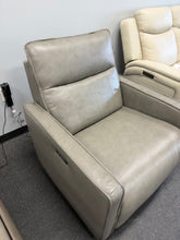 HENRENDON KEIRA LEATHER ZERO GRAVITY POWER RECLINER WITH POWER HEADREST!! 🔥 (BRAND NEW!!)