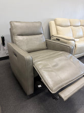 HENRENDON KEIRA LEATHER ZERO GRAVITY POWER RECLINER WITH POWER HEADREST!! 🔥 (BRAND NEW!!)