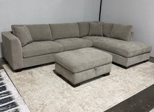 Thomasville Walsen Sectional with Storage Ottoman-new