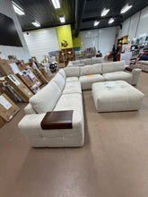 Aiden and Ivy Paige modular 6 piece Sectional- no shipping - new