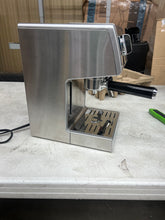 De'Longhi 15 Bar Pump Espresso Machine, 9.6 x 7.2 x 11.9 inches,Stainless Steel- Like New, Very Clean and Works Great!