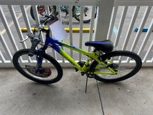 Mongoose Scepter 24” Mountain Bike, Green/Blue
!! NEW !!