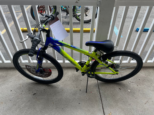Mongoose Scepter 24” Mountain Bike, Green/Blue
!! NEW !!