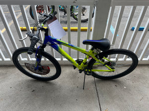 Mongoose Scepter 24” Mountain Bike, Green/Blue
!! NEW !!