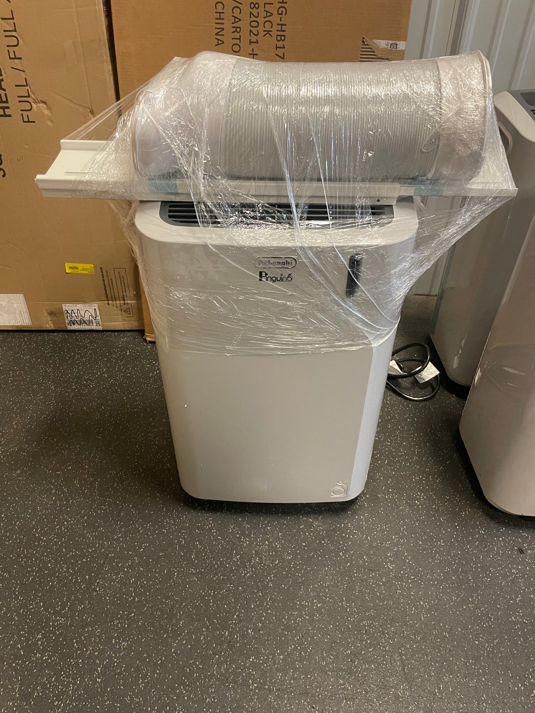 De’Longhi 3-in-1 12k BTU Portable Air Conditioner!! **Used, window kit included**